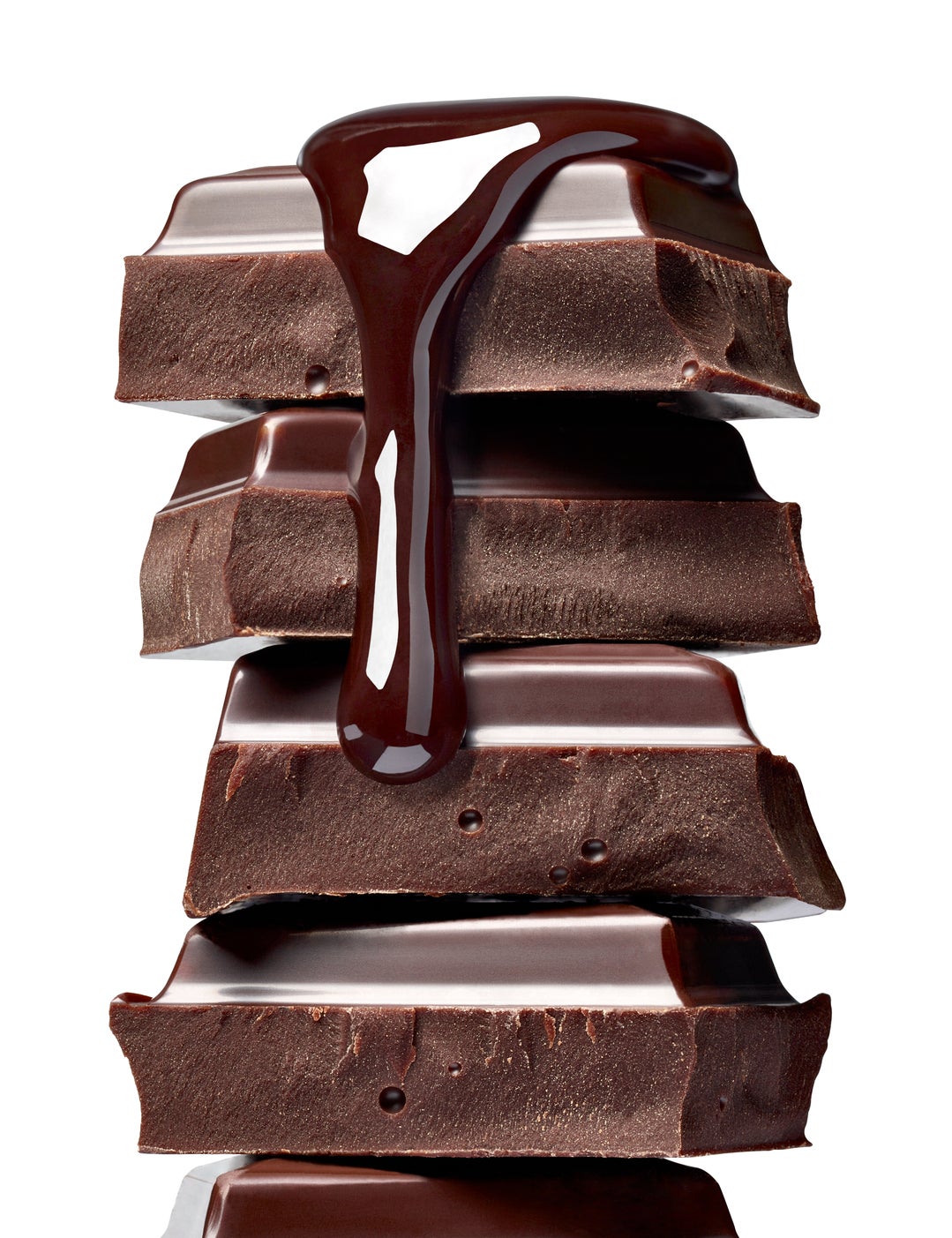 Lo que pasa si un perro come chocolate Descubrí qué pasa si un perro come chocolate, como uno de estos trozos, ubicados uno sobre otro.